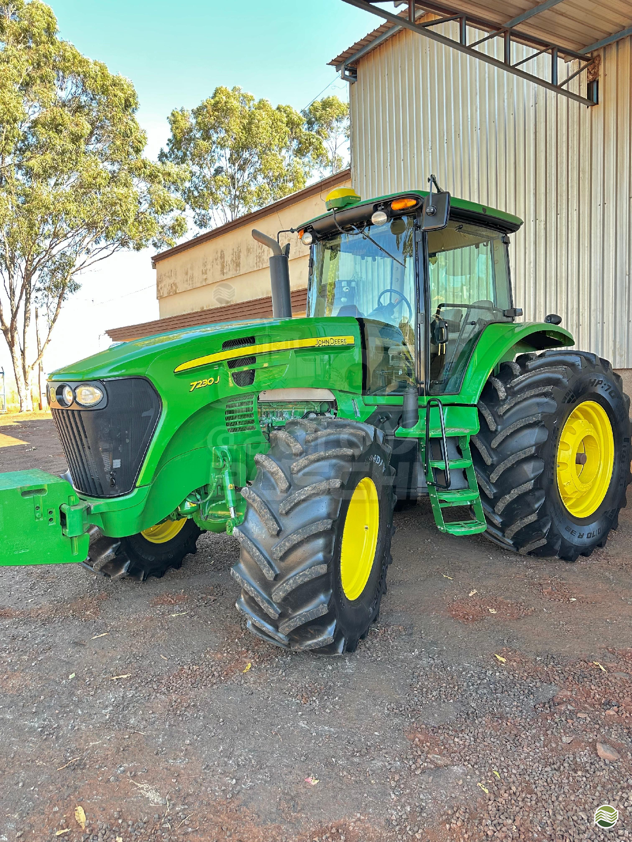 JOHN DEERE 7230J de AgroBoschi